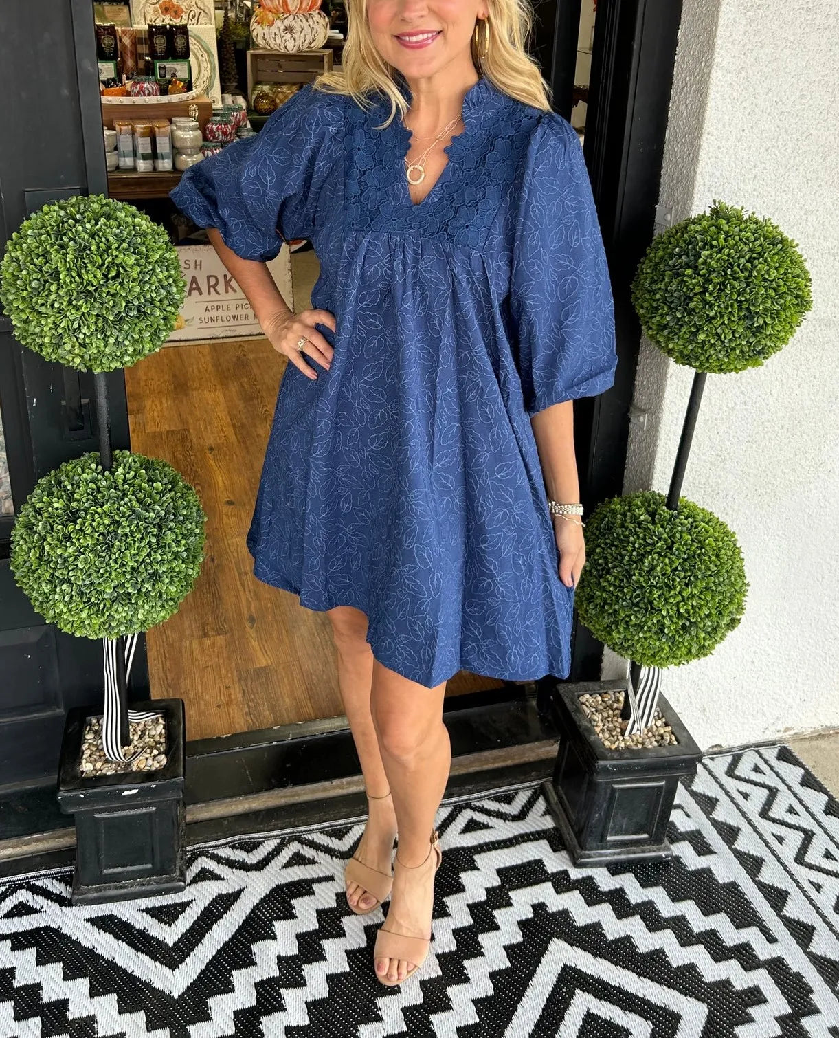 Dorte™ |Short Jacquard Dress with Puff Sleeves