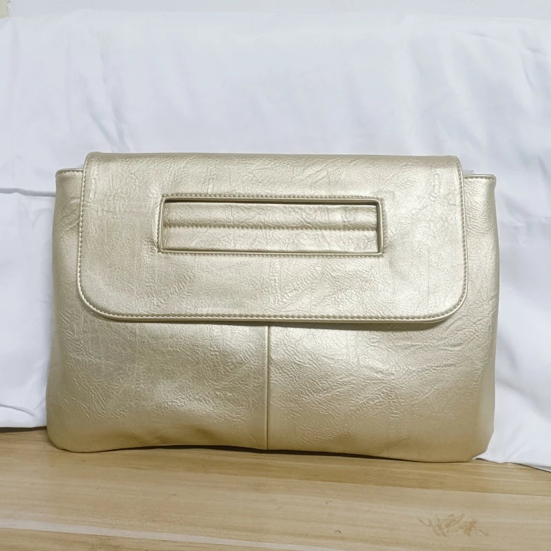 The Bella Clutch