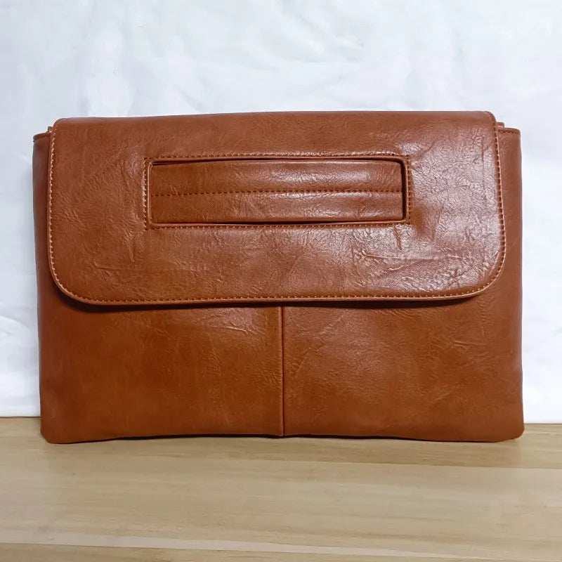 The Bella Clutch