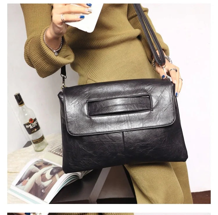 The Bella Clutch
