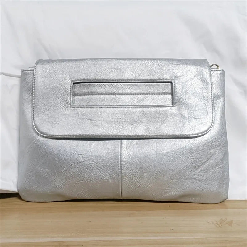 The Bella Clutch