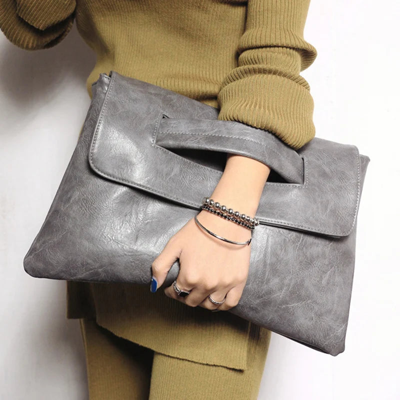 The Bella Clutch