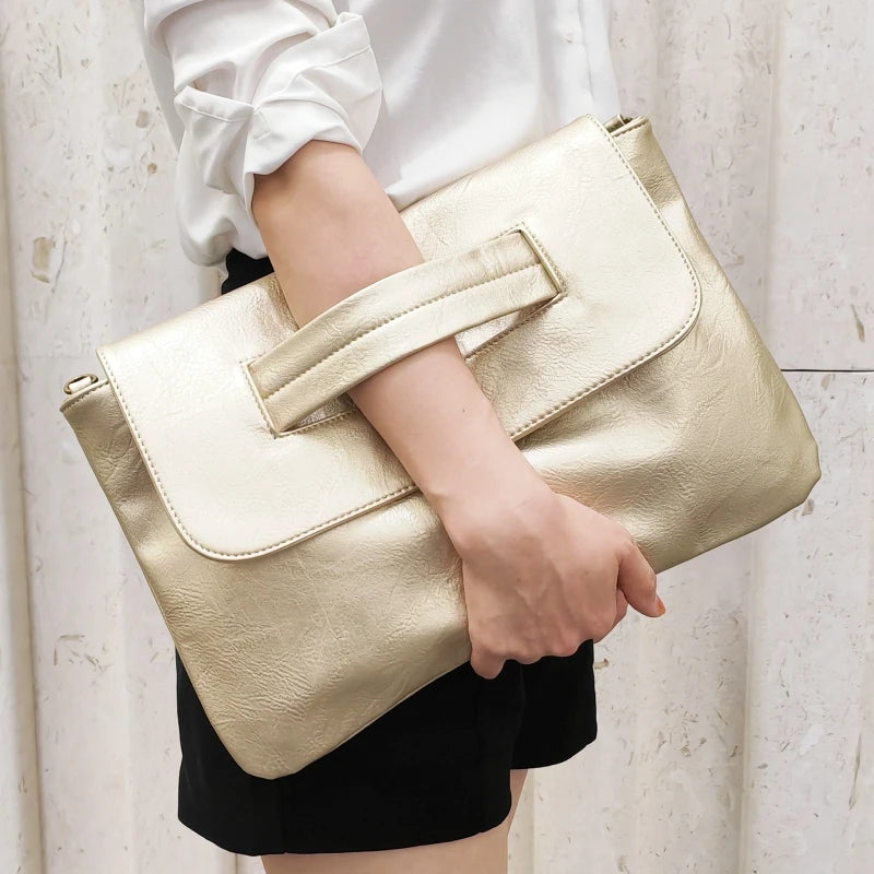 The Bella Clutch