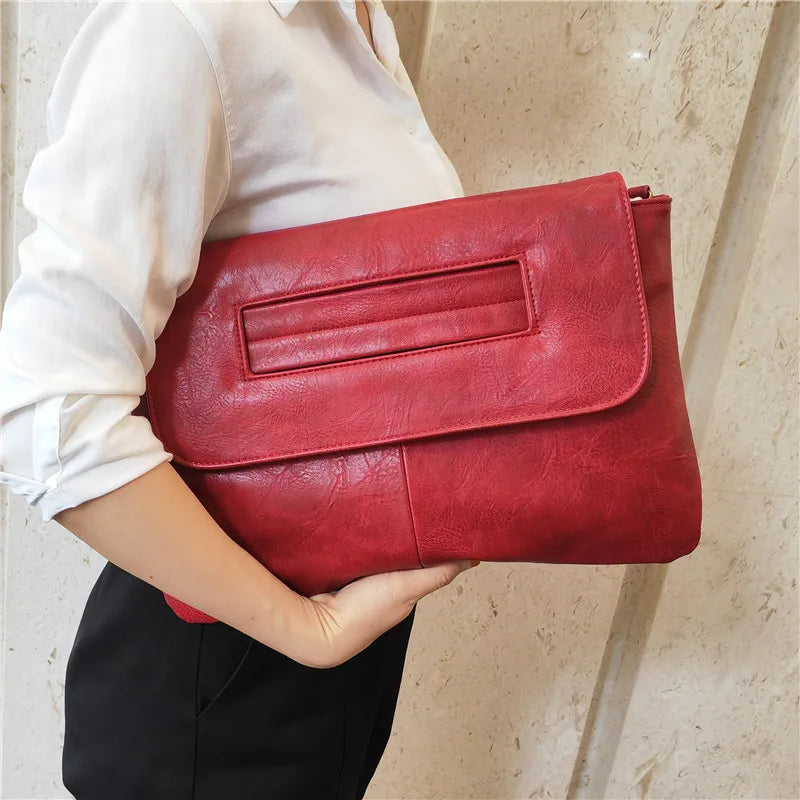 The Bella Clutch