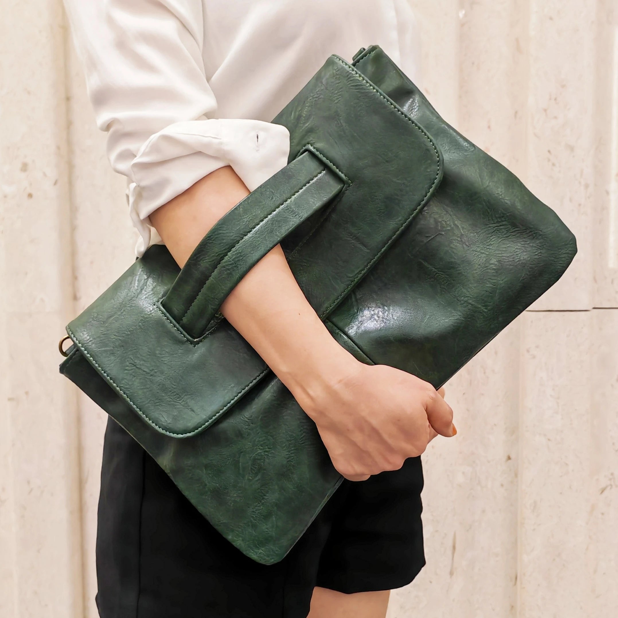 The Bella Clutch