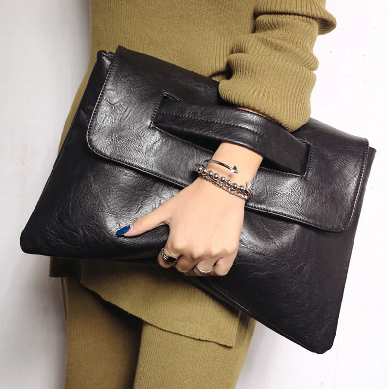 The Bella Clutch