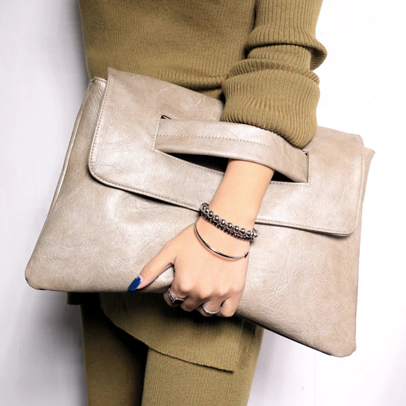 The Bella Clutch