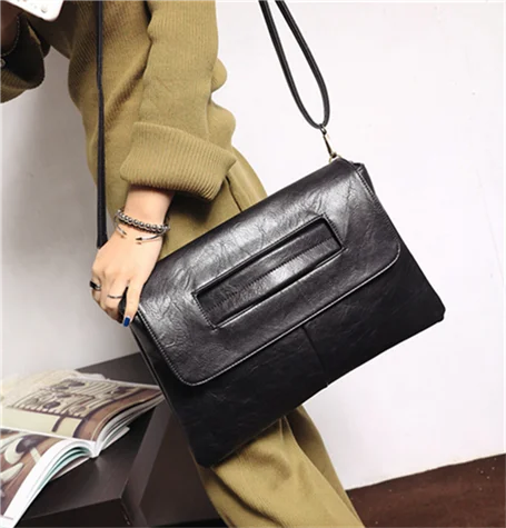 The Bella Clutch