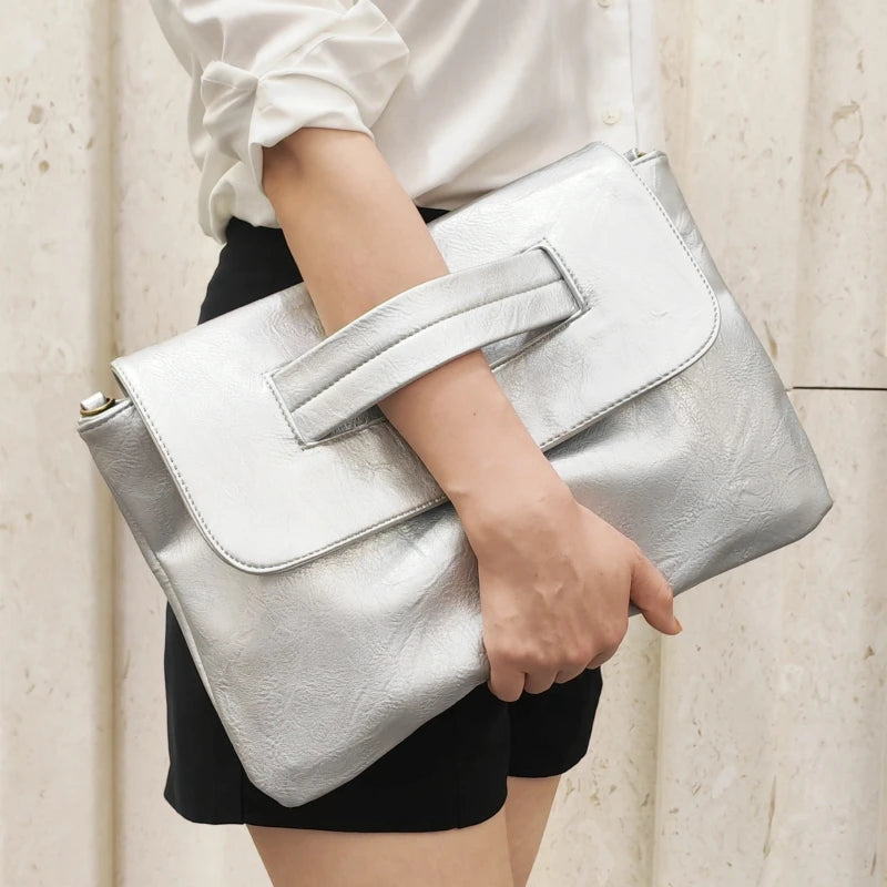 The Bella Clutch